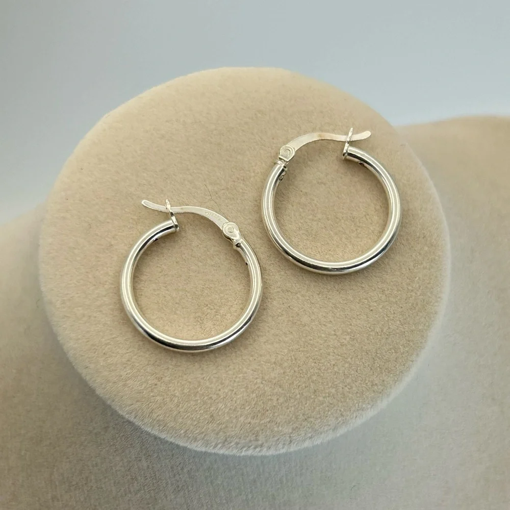 925 Silver Hoop Earrings Stamped 3/4" - Picture 4 of 8